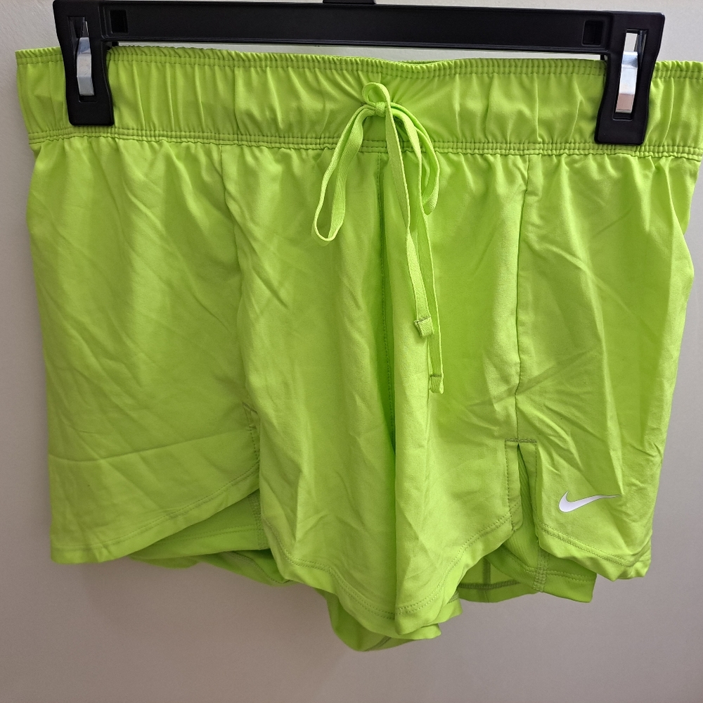 Nike running shorts szS lime green